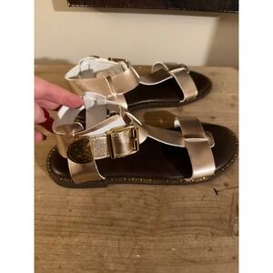 Steve Madden Rose Gold Metallic Flat Sandals Women's Size‎ 5 Adjustable Buckle